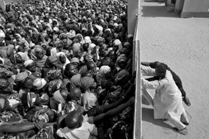 Två låtskrivare i förhandling med parter som känner sig berörda